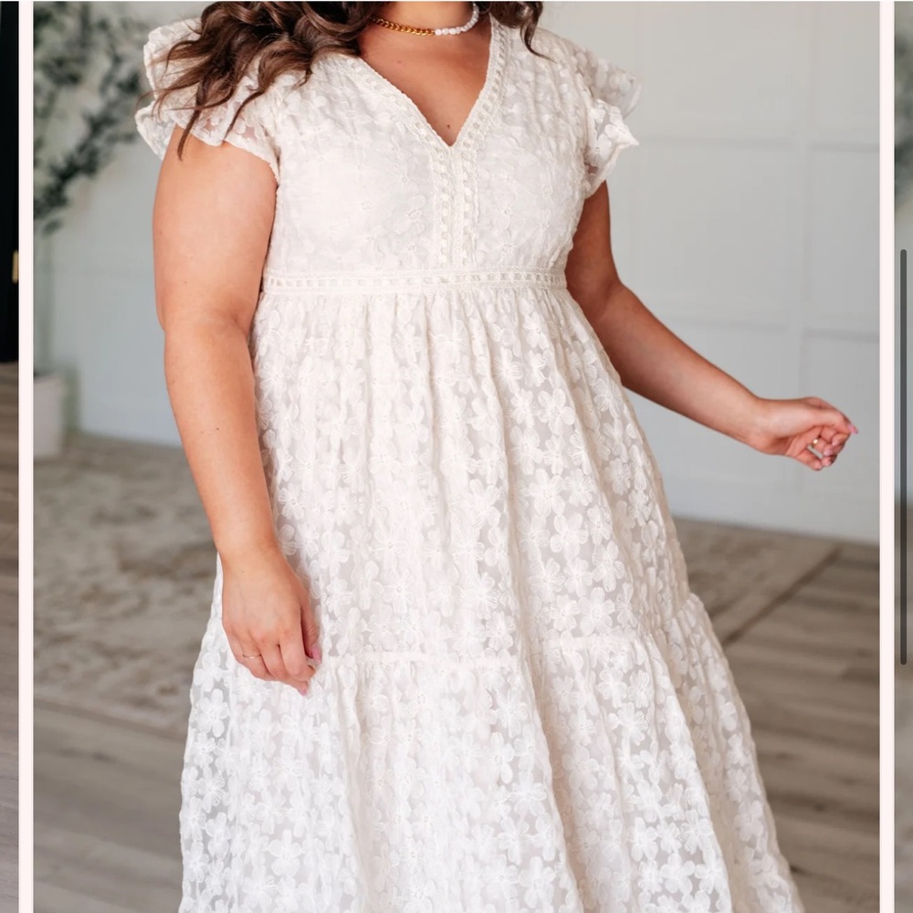 Elegant Cream Maxi Dress with Flutter Sleeves - Picture 4 of 6